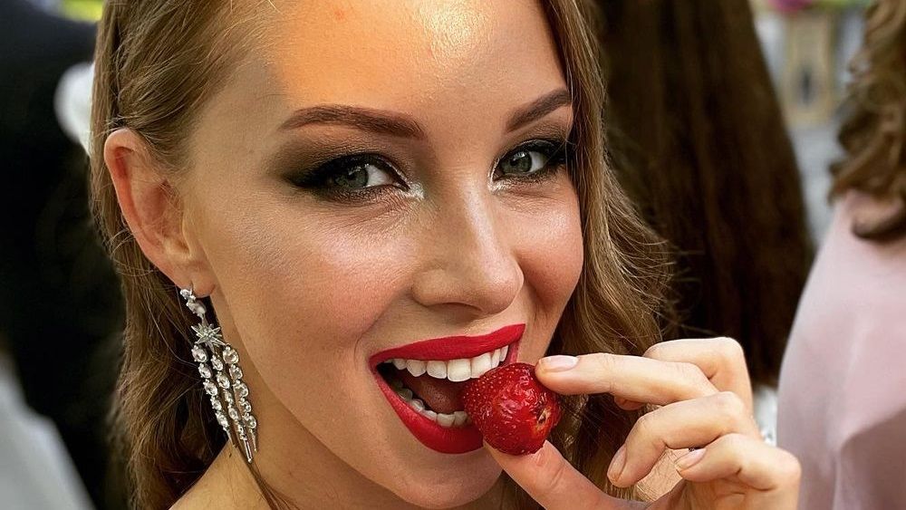 Многодетная мама Полина Диброва показала фигуру в купальнике на самоизоляции - K