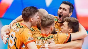 Сибирское дерби осталось за «Кузбассом»: чемпион страны «Локомотив» собрал аншлаг, но все равно уступил