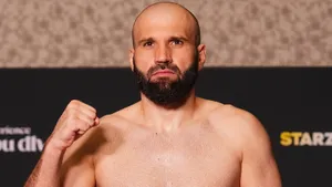 Устрашающий нокаутер из России забьет бразильца в UFC. Прогноз на Азамат Мурзаканов — Брендсон Рибейро