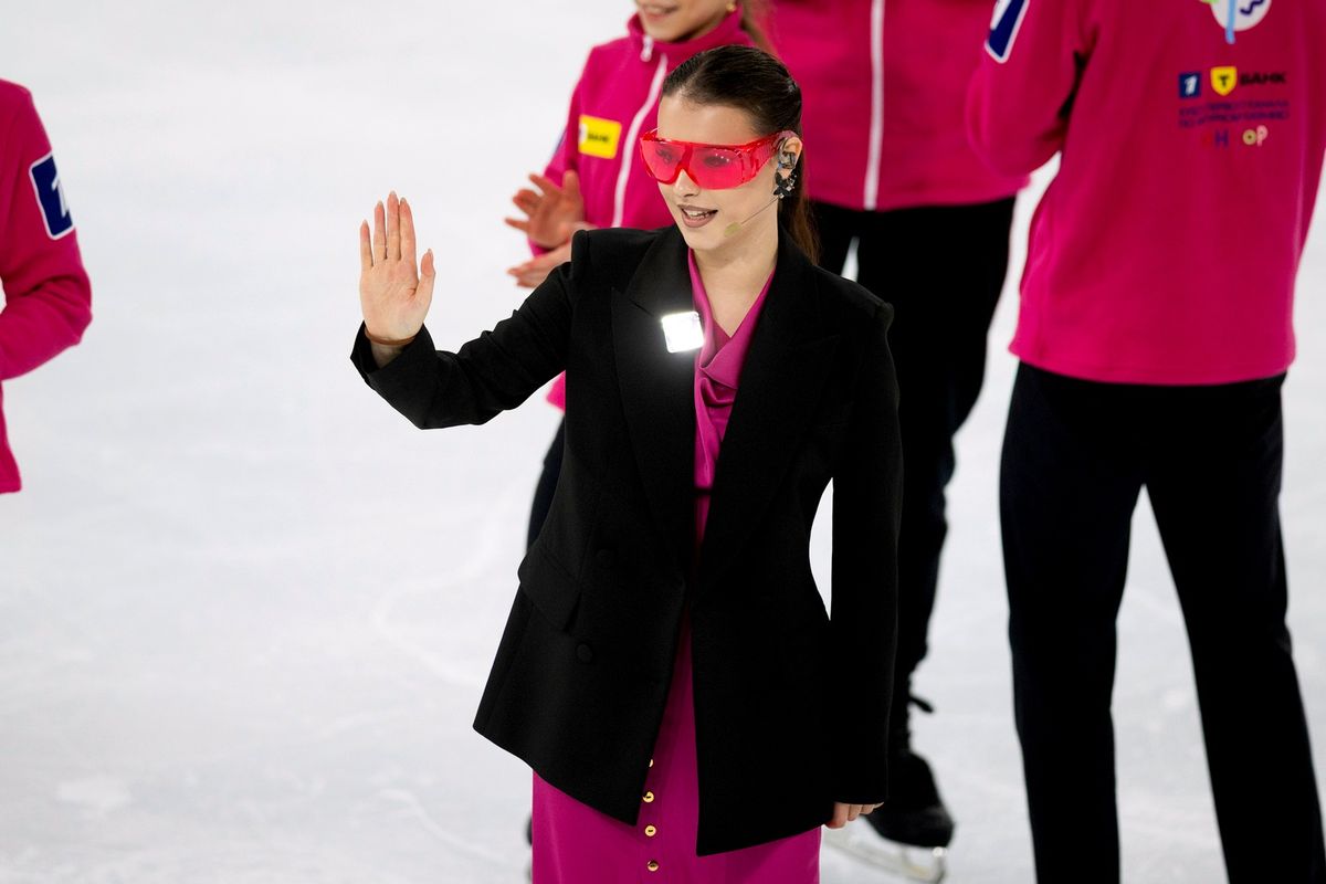 Губки бантиком Щербаковой, синие очки Косторной, Трусова в будоражащем топе. Воссоединение великого трио ТЩК: Фото