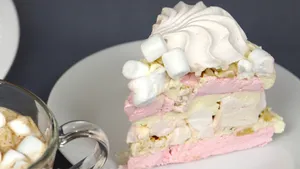 Готовлю зефирный торт «Мальвина»: нежнейшее угощение, которое не нужно печь в духовке