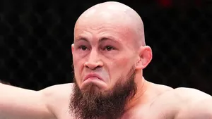 Первому татарину в UFC дали монстра из Швеции — все очень плохо. Прогноз на Ринат Фахретдинов — Андреас Густафссон