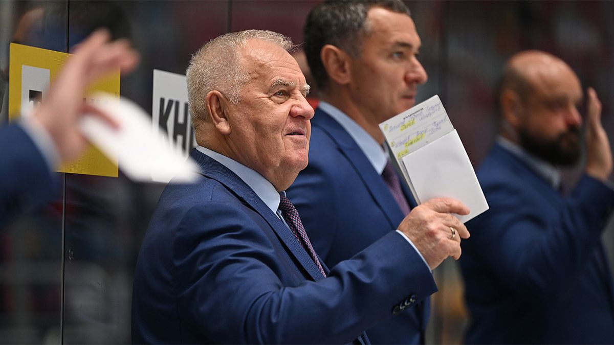 Крикунов — о попадании шайбой в голову: «Нормально все. За сорок лет второй раз попадает так»