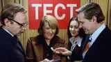 Тест по «Служебному роману»: какой кадр с второстепенным героем взят из популярного фильма?