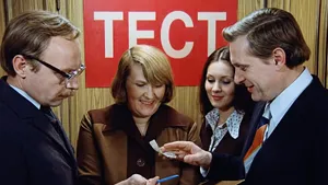 Тест по «Служебному роману»: какой кадр с второстепенным героем взят из популярного фильма?