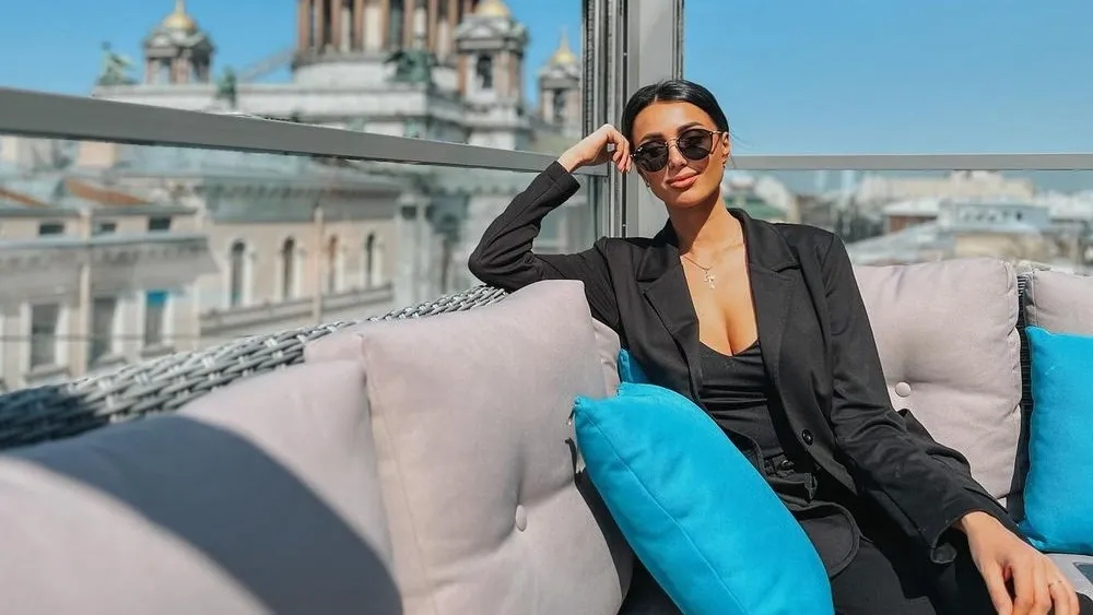 Porno tutdi onanizm keldi