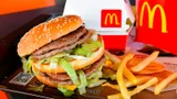 «Дал котлету из McDonald's собаке — не стала есть! Люди не должны таким питаться». Русский футболист — о еде в США