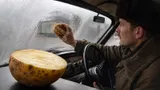 Этим странным способом c картофелем автолюбители СССР боролись с запотевшими окнами: сейчас так лучше не делать!