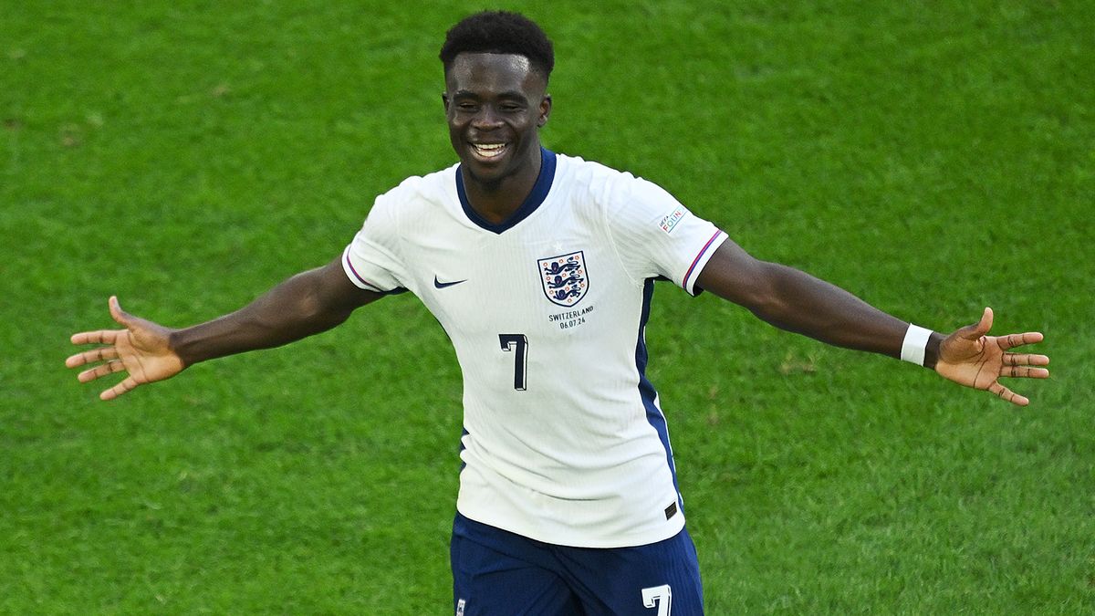 Стало известно, почему сборные Англии и Уэльса играли в футболках без фамилий