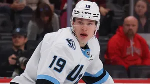 Он бросил лучшую команду России, чтобы покорять Америку! Бут превзошел своего отца и уже забивает в НХЛ