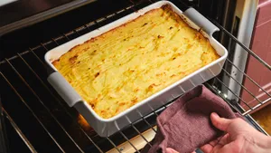 Беру стакан кефира и фарш, получаю вкусный ужин за 10 минут: вкуснее котлет, рецепт разлетается среди подруг