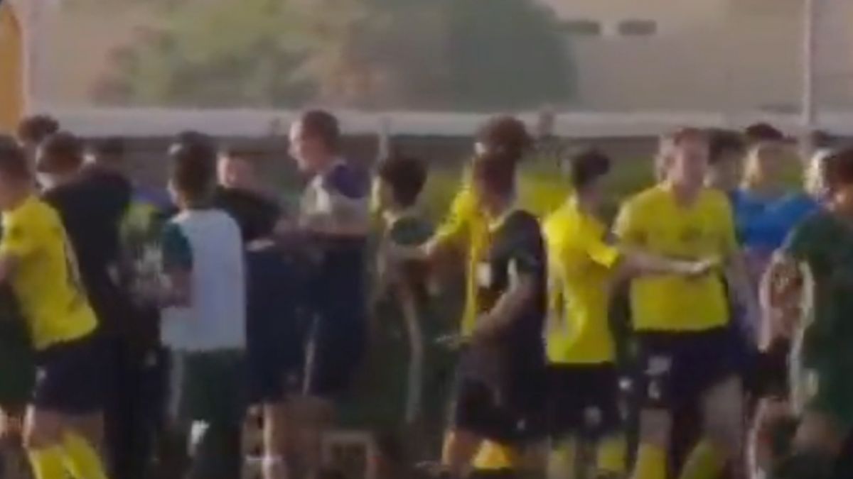 «Русские не уходят. Это китайцы покинули поле». Тренер «Ростова» рассказал о драке