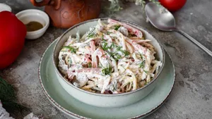 Салат из ананаса, сыра и моркови станет хитом любого стола: просто попробуйте его приготовить