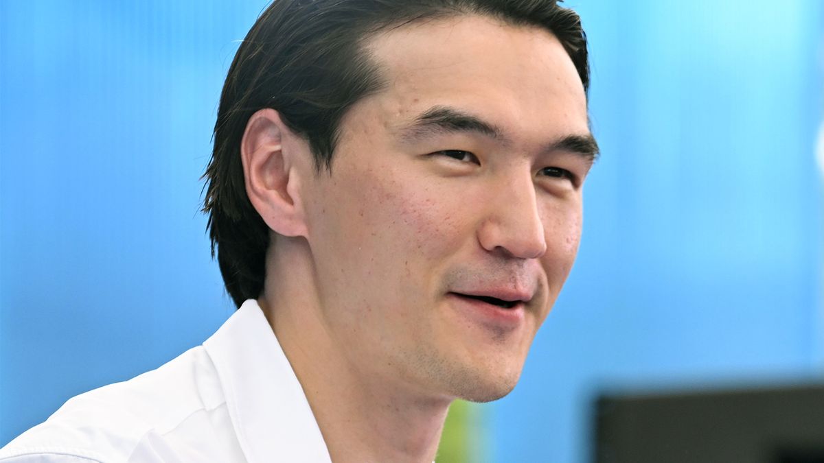 «Нужен комик, не знающий английского». Легендарный Кроуфорд позвал Нурлана Сабурова в свою команду