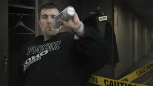 Ему доверили защищать честь СССР в Европе, а он обокрал магазин! Червяков обманул продавщицу и стащил куртку