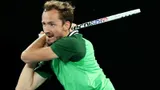 Медведев пробился в третий круг Australian Open, отыгравшись с 0:2 по сетам