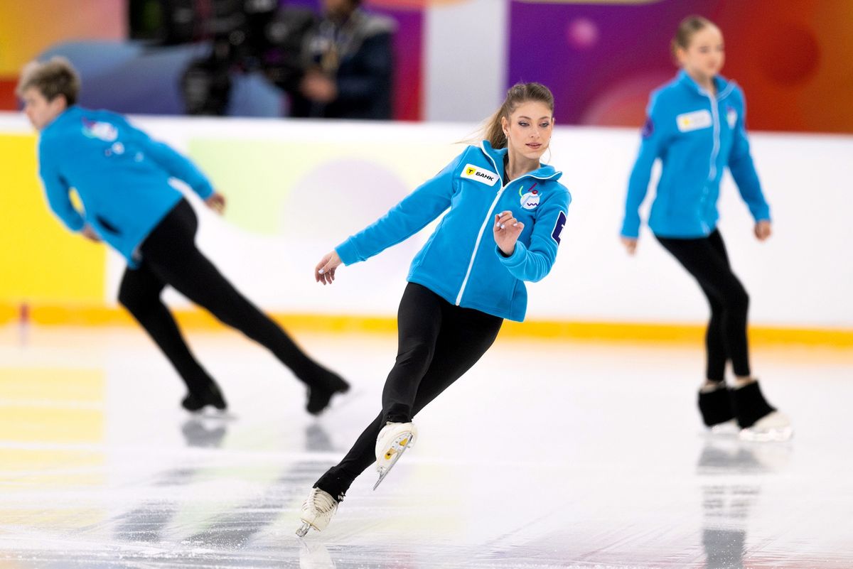 Губки бантиком Щербаковой, синие очки Косторной, Трусова в будоражащем топе. Воссоединение великого трио ТЩК: Фото