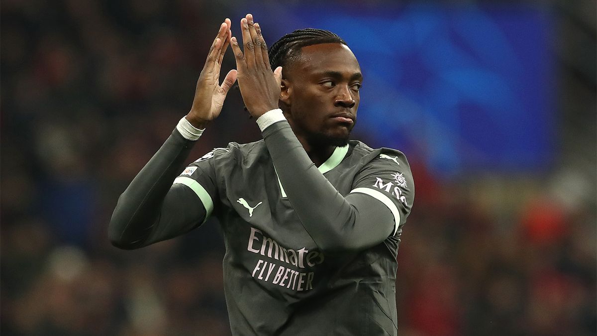 «Милан» не сумел обыграть «Пизу», но сохранил лидерство в Серии А