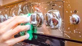 Грязные ручки на плите в прошлом: проверила хитрость из советских журналов, вычистила многолетнюю черноту