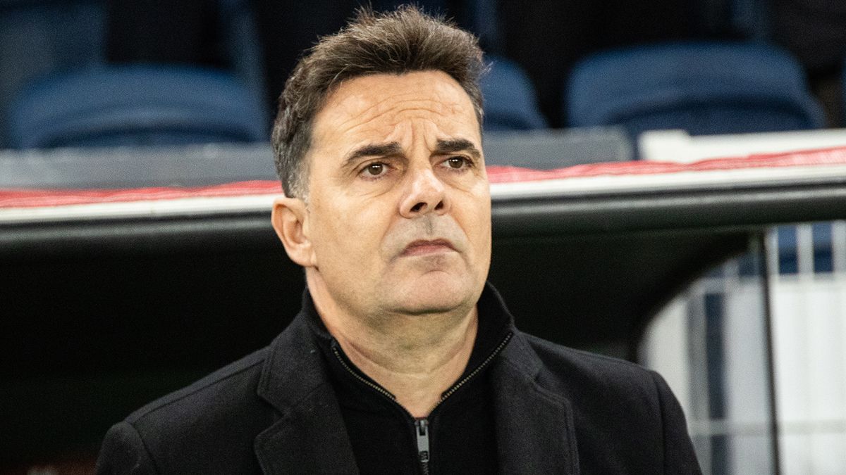 Сборная Белоруссии по футболу уволила испанца с поста главного тренера