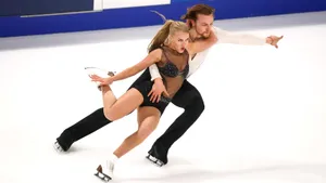 Почему фигуристы, принесшие Петербургу историческое золото, тренируются по ночам? Признания Мироновой и Устенко