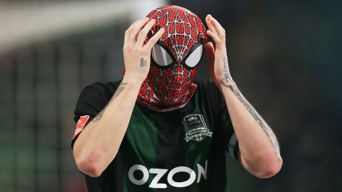 Кривцов получил желтую карточку из-за празднования в маске Человека-паука и пропустит следующий матч в Кубке России