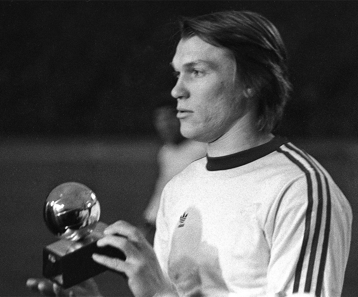 Кубок европейских чемпионов 1986/1987 Динамо Киев Берое 2:0 — видеообзор,  Олег Блохин великие голы видео - 17 апреля 2022 - Sport24