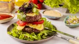 Выкладываю фарш на капустные листья и готовлю вкуснятину: что-то между голубцами и бургером, нужно 10 минут