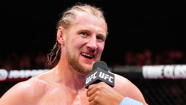 Волков вырвал важнейшую победу в карьере на характере! Бразильский Хабиб валял русского тяжа, но судей не впечатлил