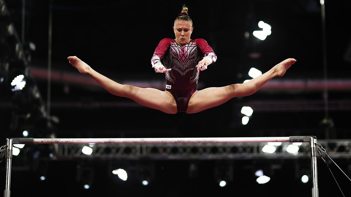 Гимнастка-чемпионка Олимпиады провалилась на коронном снаряде перед Евро-2026. Эта ошибка стоила Листуновой медали