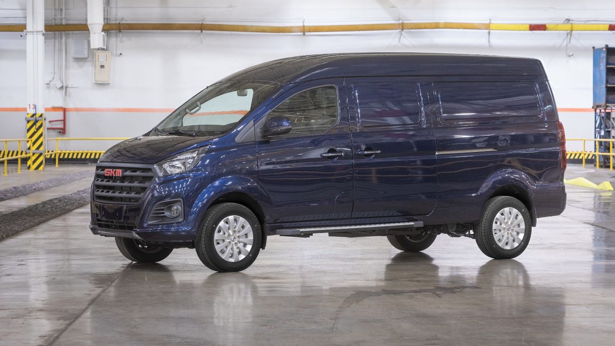 АвтоВАЗ выпускает новые минивэны: когда выйдут и сколько будут стоить