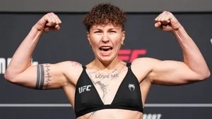 Русская Ронда на грани увольнения из UFC. Самбистке с Урала нужно сломать непобежденную бразильянку, чтобы спастись