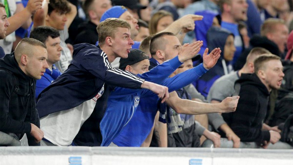 Фанаты «Шальке» и «Боруссии Дортмунд» устроили массовое побоище в Кельне. В стычке участвовало 340 человек