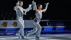 Фигуристы стали живыми коньками, экс-россиянка — кошкой в сапогах. Грандиозное закрытие чемпионата Европы