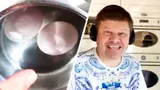 «Это спартаковские яйца». Губерниев провел репортаж с кухни и прокомментировал приготовление еды