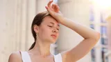 Как избежать солнечного и теплового удара, находясь на жаре: симптомы, профилактика и первая помощь