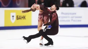 Заслуженные русские фигуристы побеждают с отрывом в 27 баллов. Они этому искренне радуются