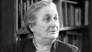 Ахматова придумала способ вежливо проводить надоевших гостей и не обидеть: всего одна фраза и часы