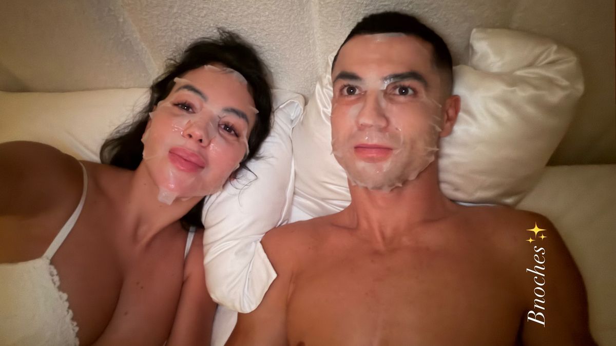 Джорджина показала милое фото с Роналду в постели перед сном