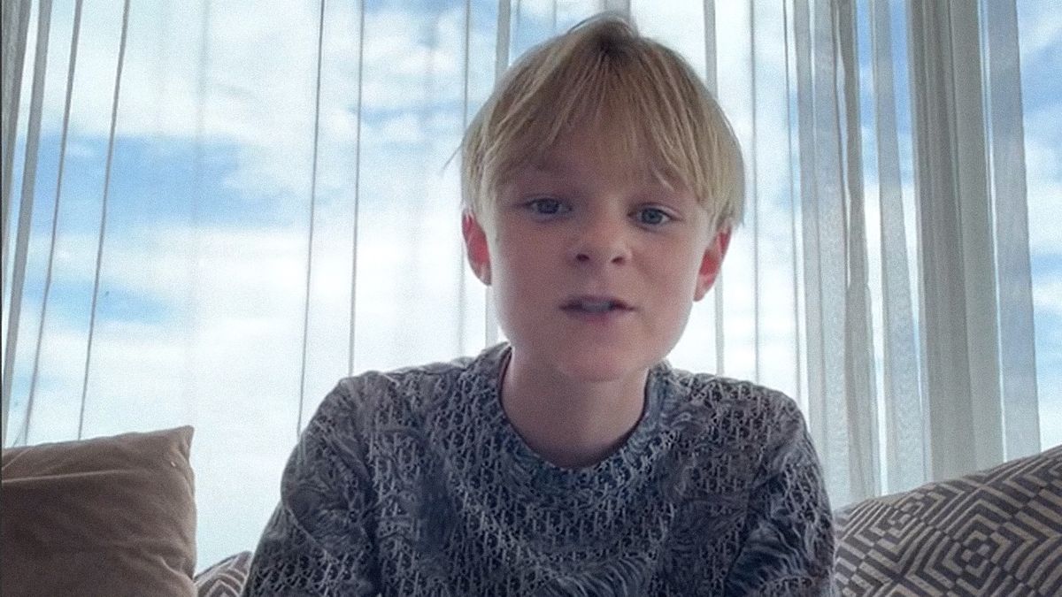 Ты не заслуживаешь фамилию Плющенко. Гном Гномыч публично отрекся от брата