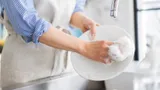 Что будет, если средство для мытья посуды не смыть полностью: вот как отреагирует организм на его попадание внутрь