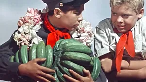 Эта сцена из легендарного кино СССР показывает, как бедно жил народ в то время: никто не знал, как выглядят бананы 