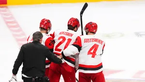 Русский защитник стал жертвой американца и может выбыть из-за сотрясения! С Никишиным такое уже случалось в СКА 