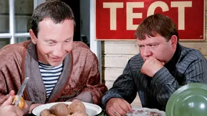 Тест на знание фильма «Джентльмены удачи»: какой неочевидный кадр взят из легендарной комедии СССР?