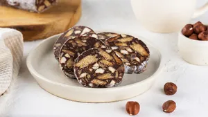 Готовлю забытый советский десерт своим детям: шоколадная колбаска по этому рецепту получается как в детстве