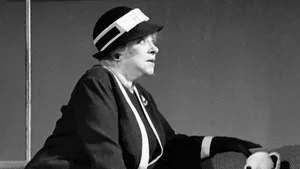 Раневская придумала, как намекнуть гостям на подарок и не обидеть: «Стучите ногами»