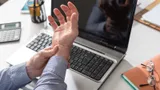 Туннельный синдром запястья: что это и как лечить — объясняет фитнес-тренер