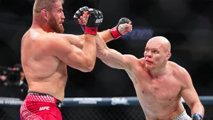 Русский крушитель из Узбекистана попробует добить бывшего чемпиона UFC. Гуськов едва не вырубил Блаховича год назад