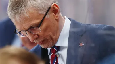 Игорь Ларионов