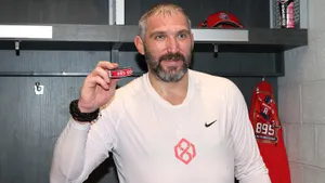 Овечкина боготворят в Америке — ему вручили спортивный «Оскар»! Ови продолжает собирать награды за великий рекорд
